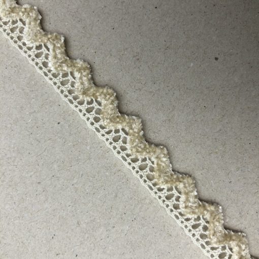 Csipke - bézs