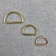 Arany színű fém "D" karika - 2 cm-től