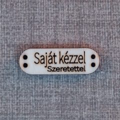 Saját kézzel feliratú táblácska