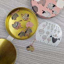 DMC szemjelölő és kötőtű méretező, díszdobozban