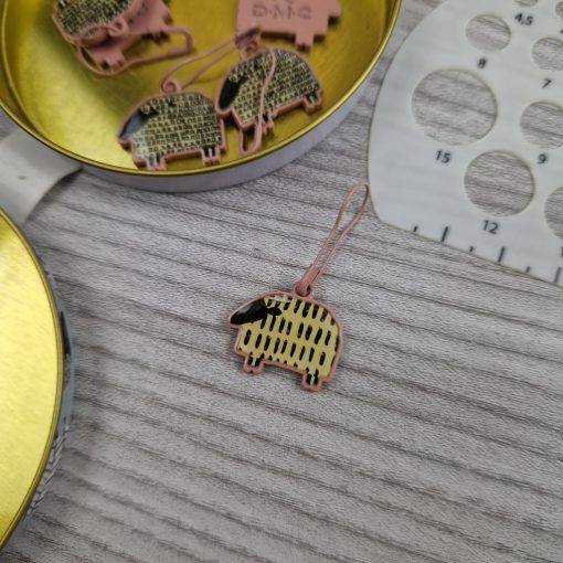 DMC szemjelölő és kötőtű méretező, díszdobozban